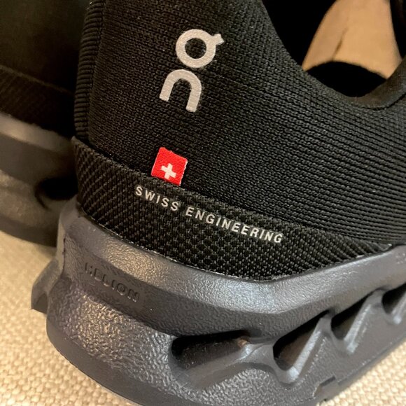 On Running cloud surfer shoes - Picture 11 of 13